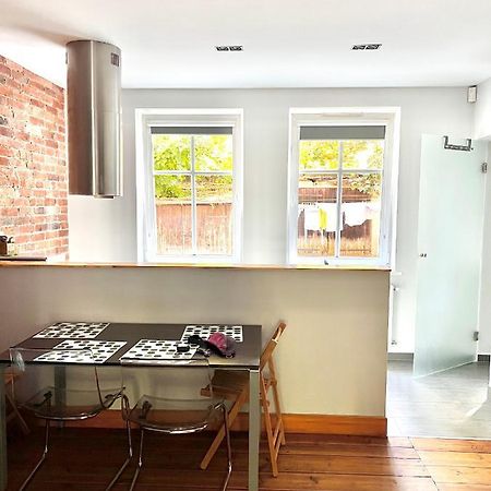 Red & Grey Apartment ออลชติน ภายนอก รูปภาพ