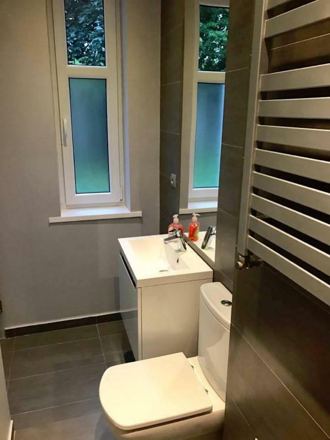 Red & Grey Apartment ออลชติน ภายนอก รูปภาพ